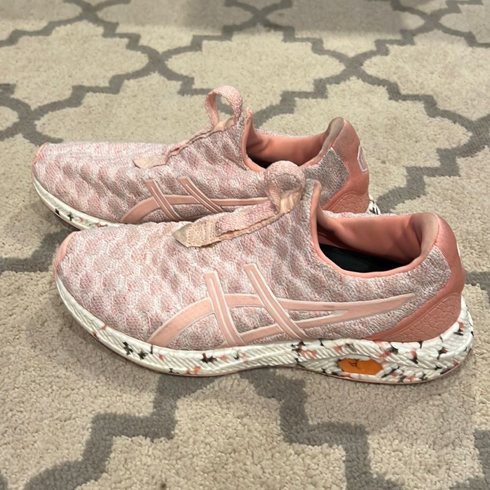 Asics HyperGEL-KENZEN Begonia Pink running shoes size 10 in EUC breathable‎